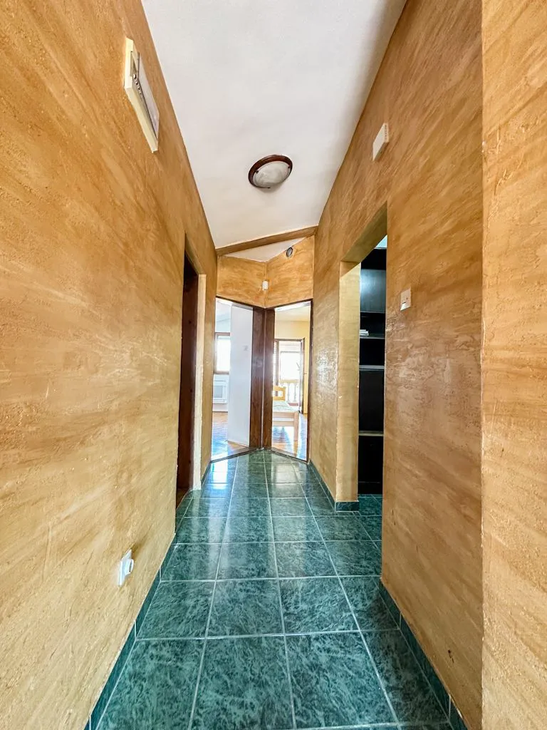 Izdavanje, kuća, 220m², Stari Aerodrom, Podgorica