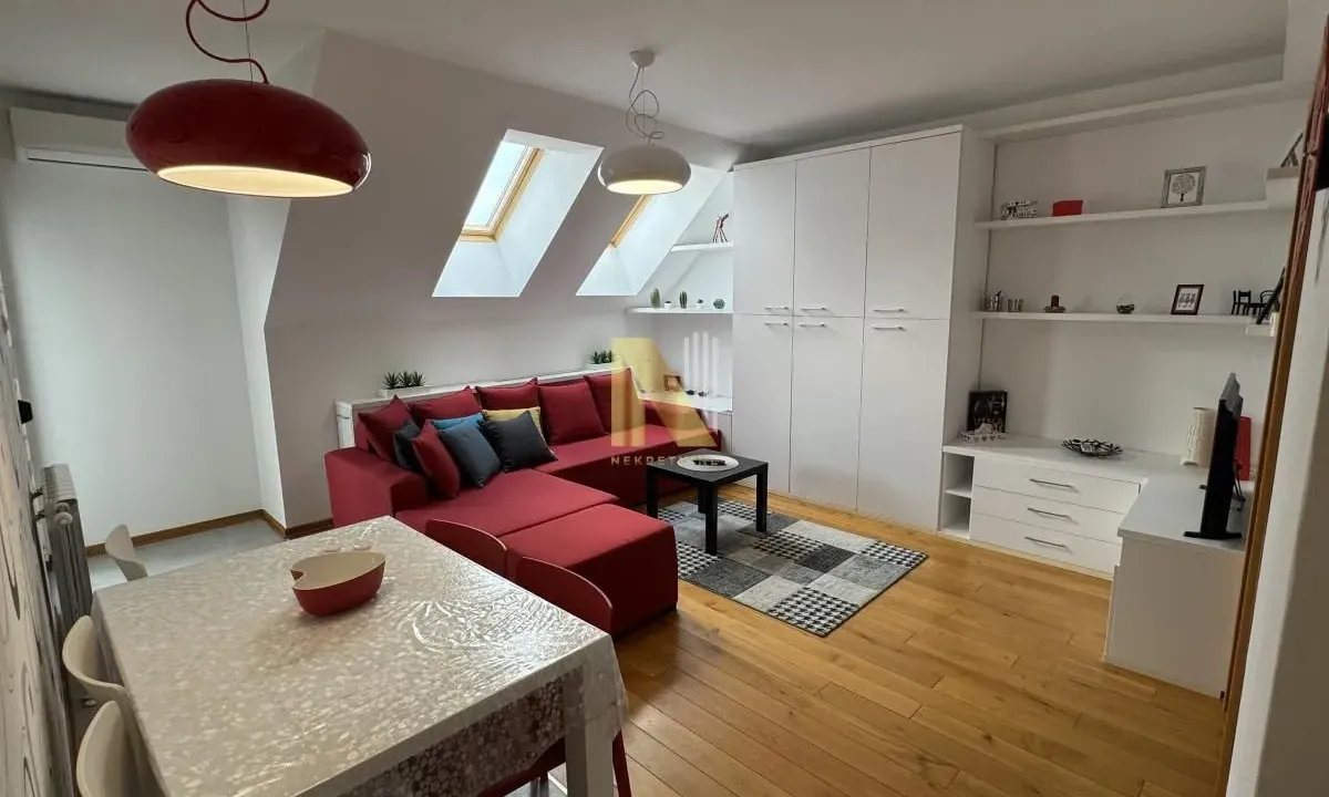 Izdavanje, dvosoban stan, 44m², Centar, Novi Sad