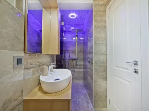 Izdavanje, dvosoban stan, 50m², Centar, Tivat - image 8