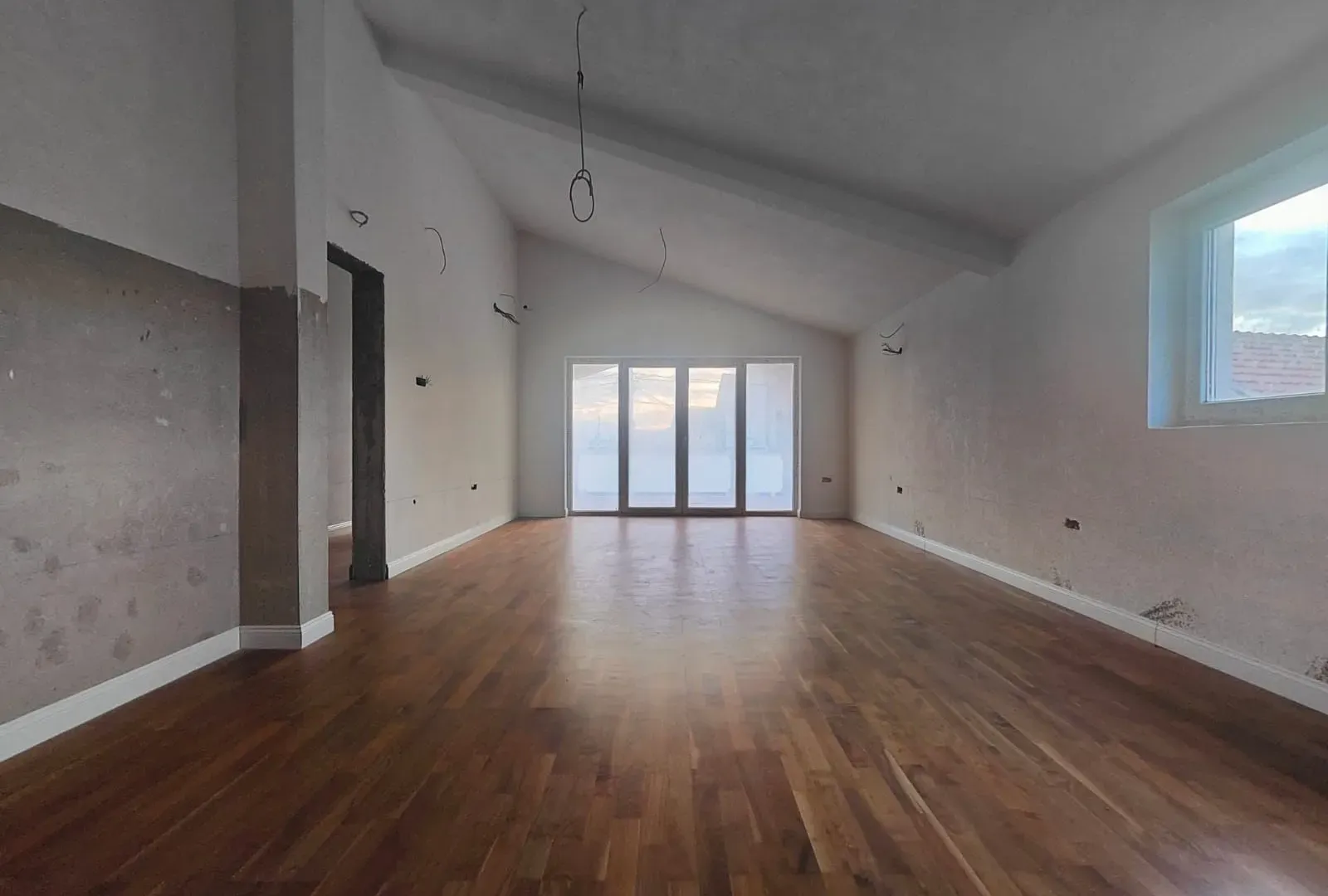 Prodaja, kuća, 250m², Karaburško Polje, Podgorica