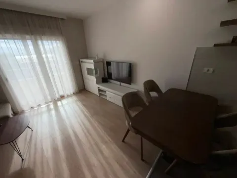 Izdavanje, dvosoban stan, 75m², City Kvart, Podgorica - image 4