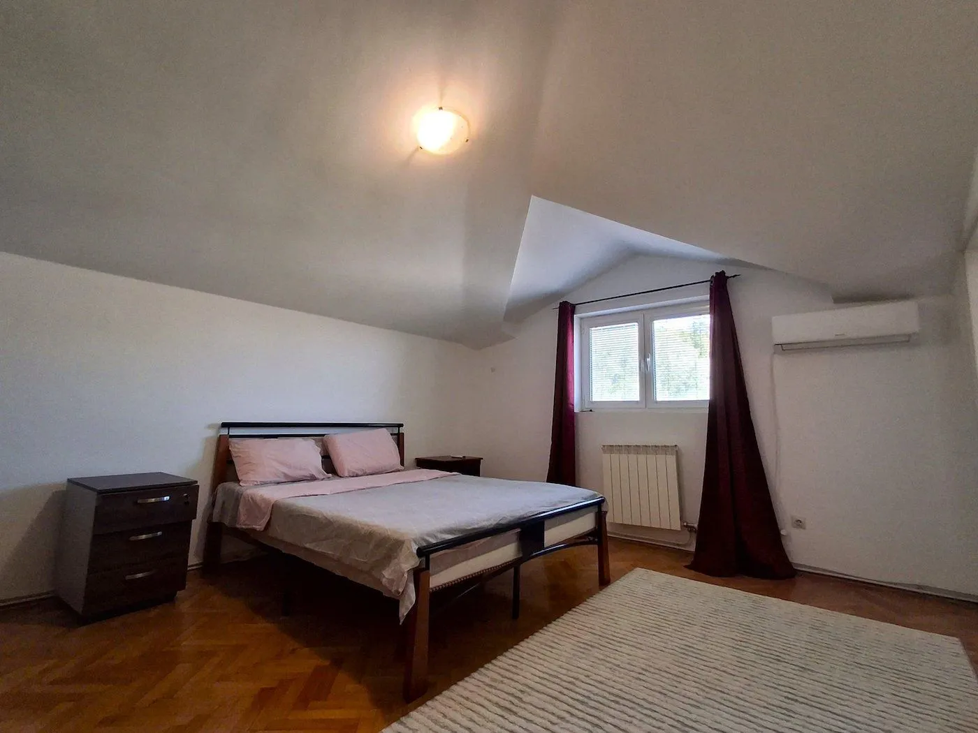 Izdavanje, kuća, 350m², Dahna, Podgorica