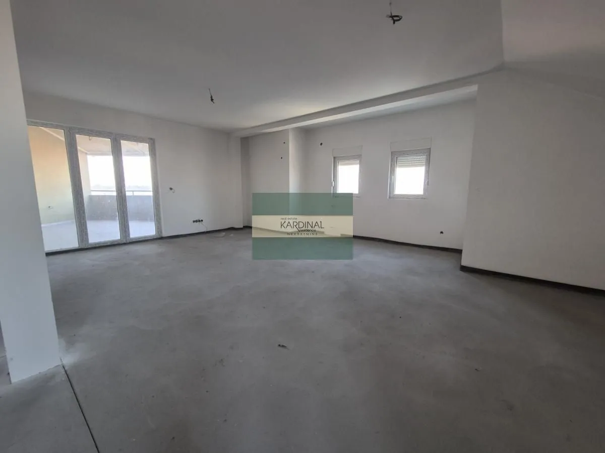 Prodaja, stan, 222m², Centar, Jagodina