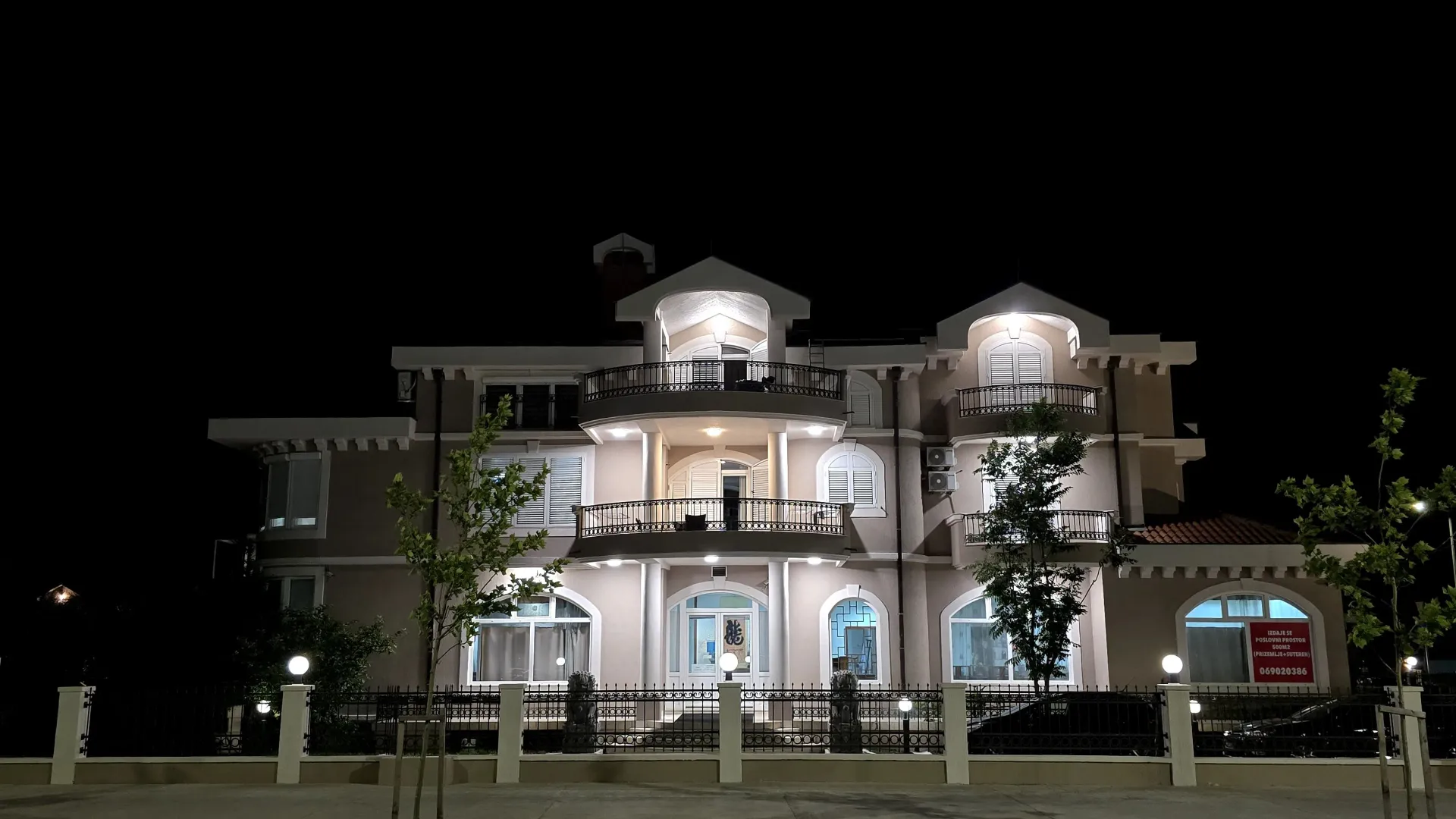 Rent, office space, 500m², Stari Aerodrom, Podgorica