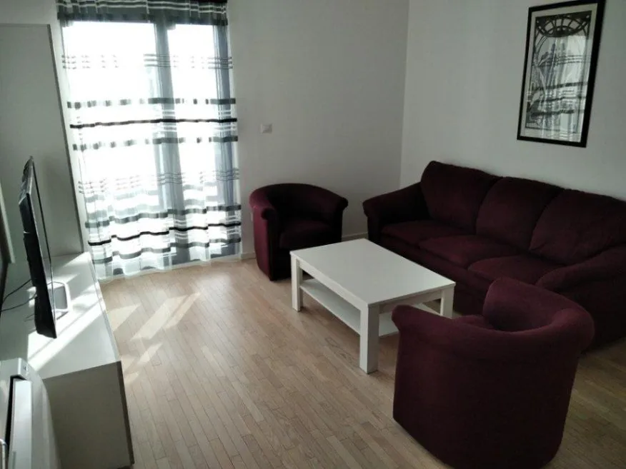 Izdavanje, dvosoban stan, 70m², Blok 6, Podgorica