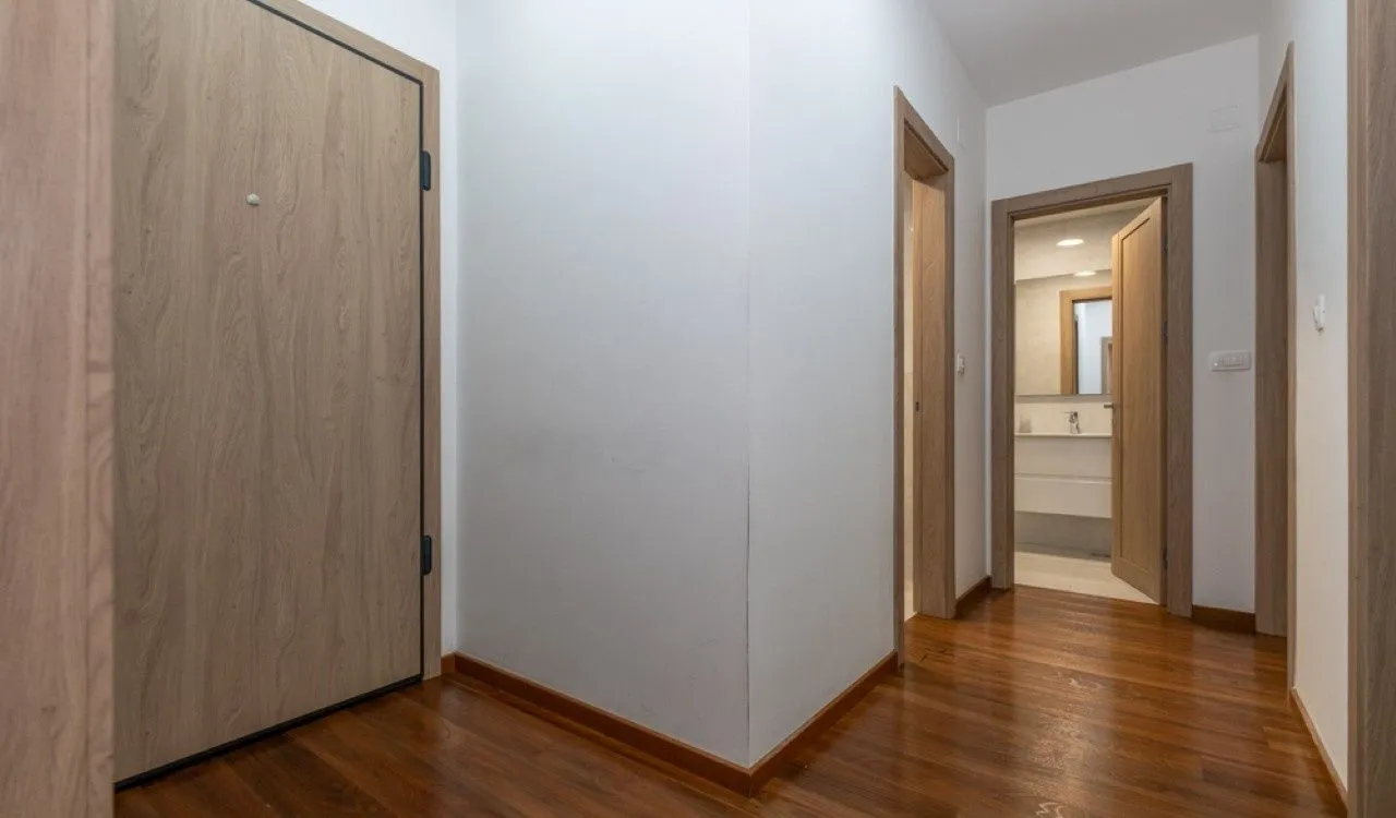 Izdavanje, dvosoban stan, 74m², Podgorica, Crna Gora