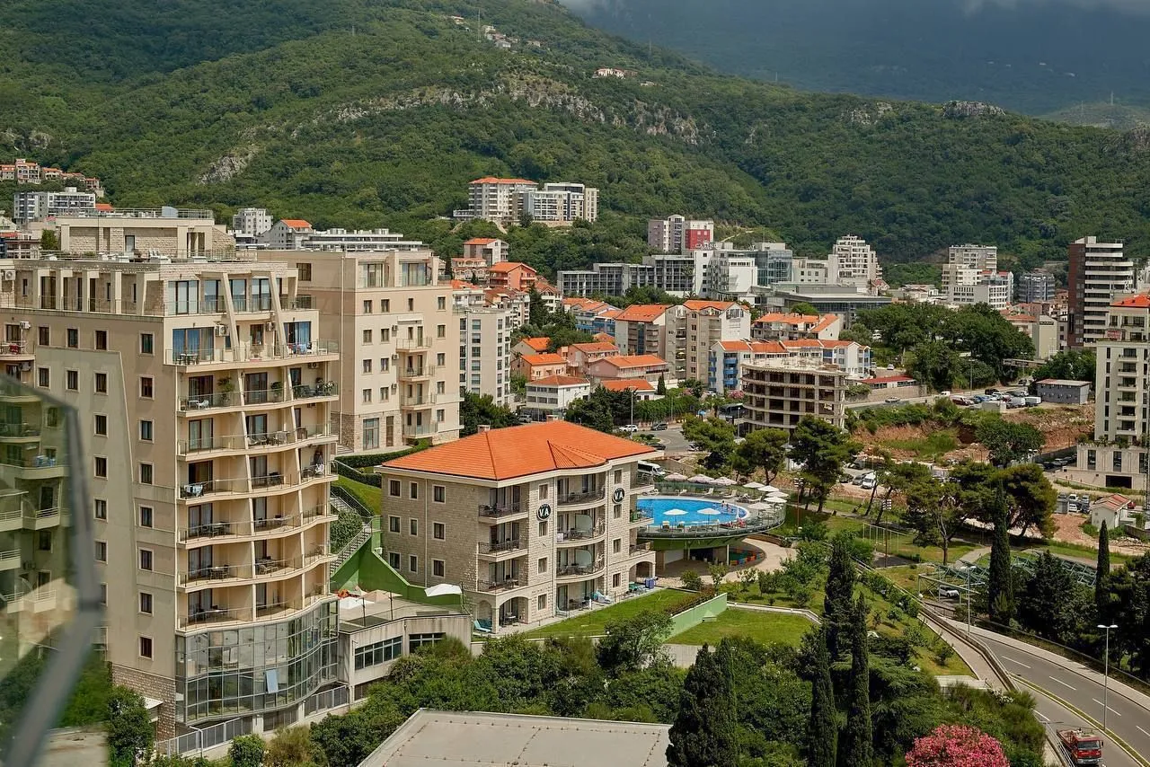 Rent, one bedroom apartment, 60m², Bečići, Budva