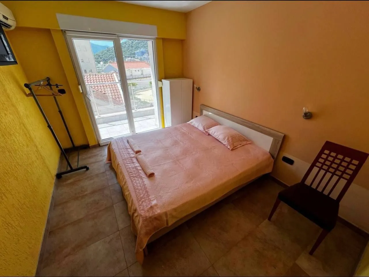 Rent, three bedroom apartment, 183m², Bečići, Budva