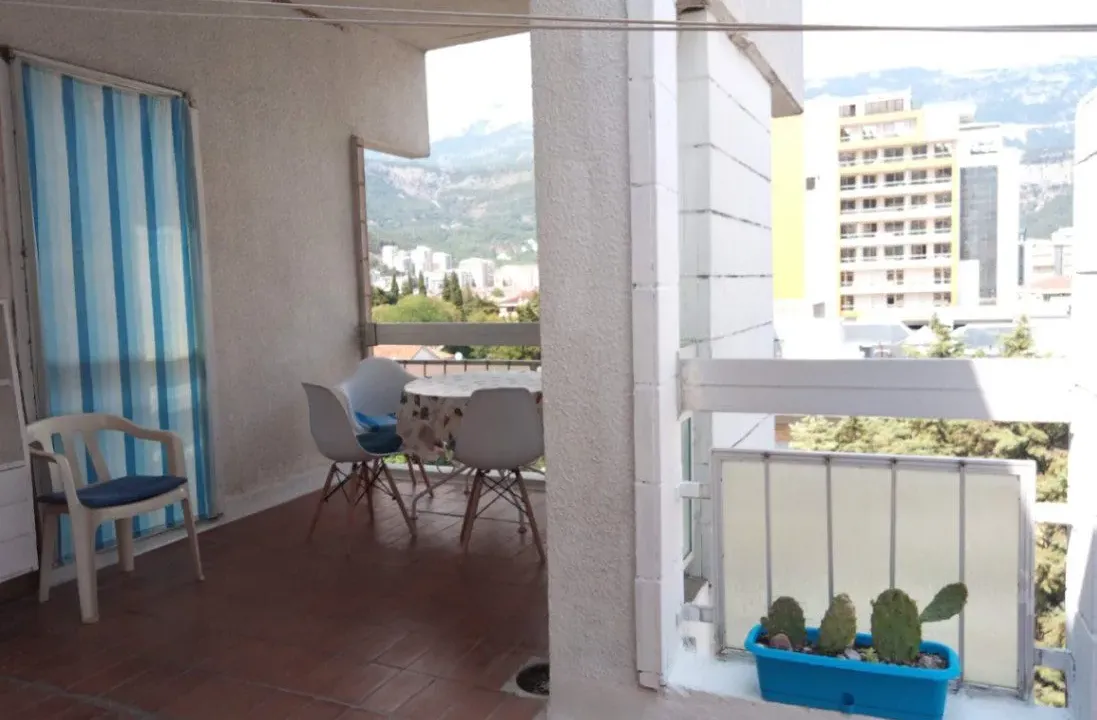 Izdavanje, dvosoban stan, 42m², Centar, Budva