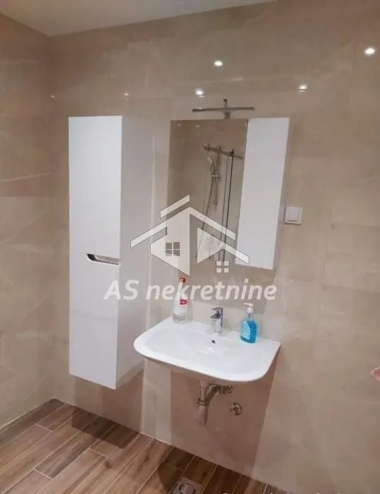 Rent, three bedroom apartment, 77m², Crveni Krst, Beograd