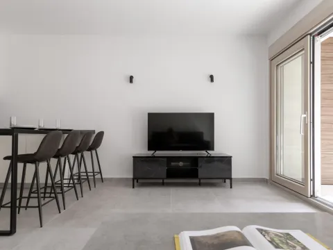Sale, two bedroom apartment, 61m², Kotor, Crna Gora - image 4