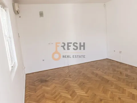 Izdavanje, kuća, 500m², Ostalo, Podgorica - image 3