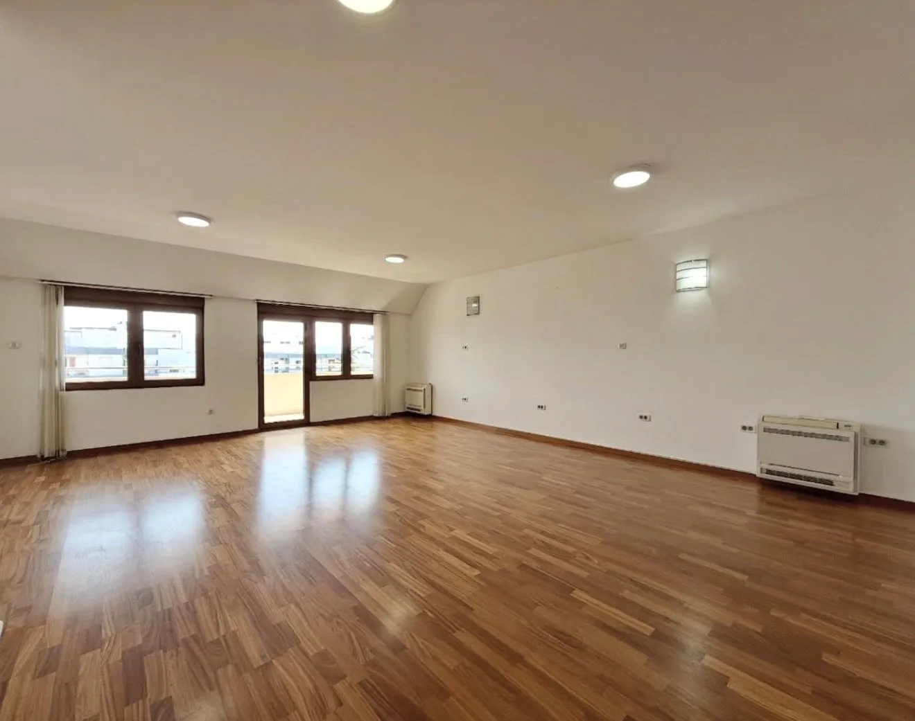 Sale, four bedroom apartment, 220m², Preko Morače, Podgorica