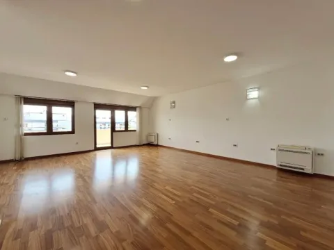 Prodaja, četvorosoban stan, 220m², Preko Morače, Podgorica - image 3