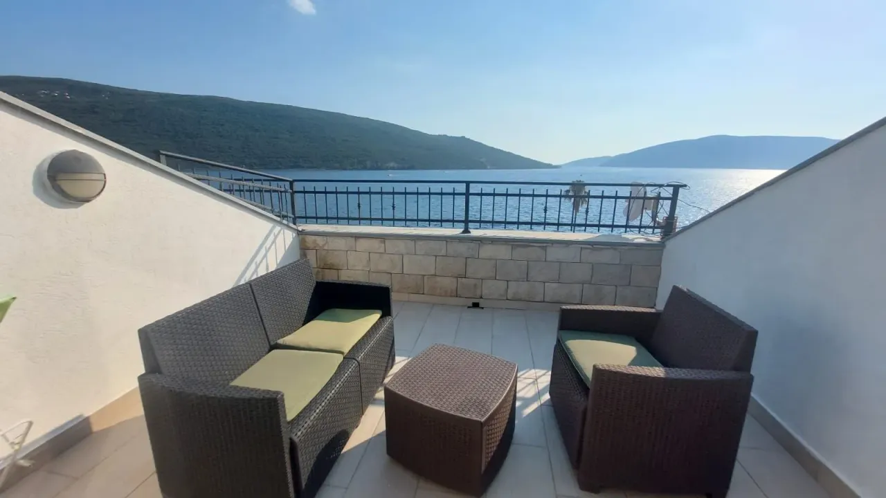 Izdavanje, četvorosoban stan, 80m², Kumbor, Herceg Novi