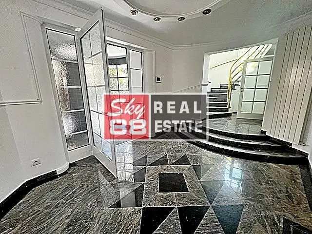 Izdavanje, kuća, 375m², Senjak, Beograd