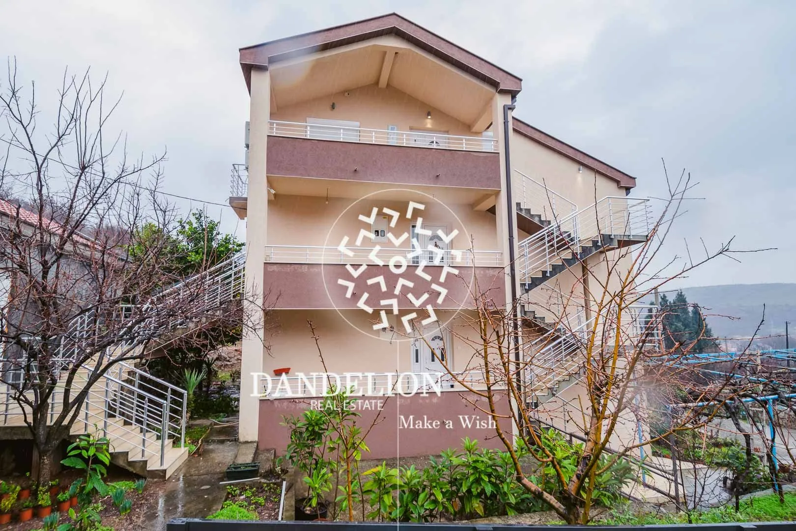 Izdavanje, trosoban stan, 125m², Vranići, Podgorica