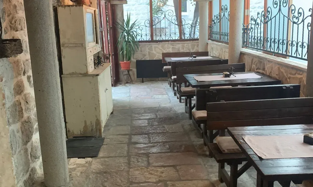 Prodaja, poslovni prostor, 100m², Risan, Kotor