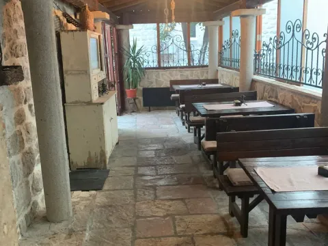 Poslovni prostor in Risan