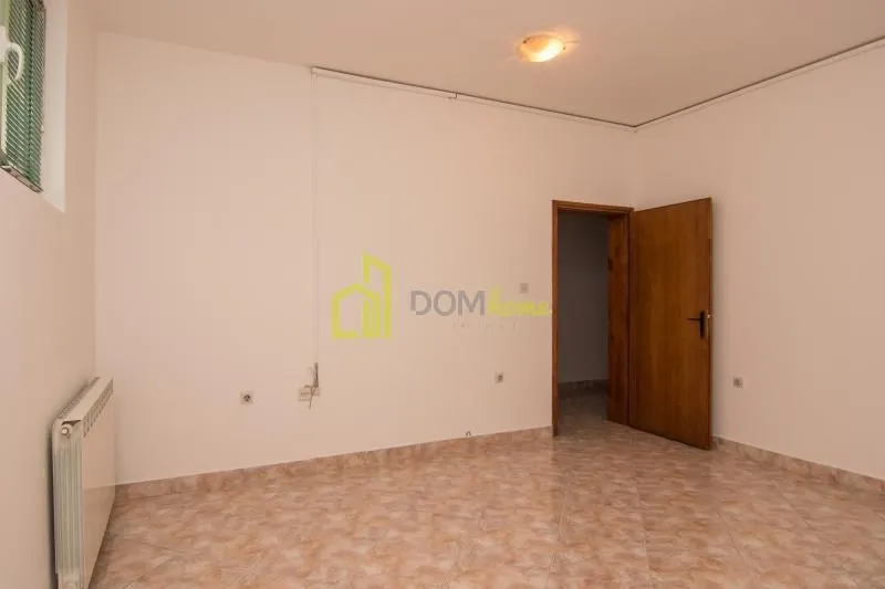 Izdavanje, kuća, 400m², Momišići, Podgorica