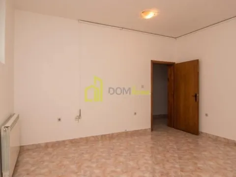 Izdavanje, kuća, 400m², Momišići, Podgorica - image 4