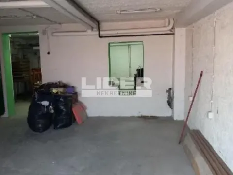 Sale, house, 240m², Zvezdara Sve Podlokacije, Beograd - image 9