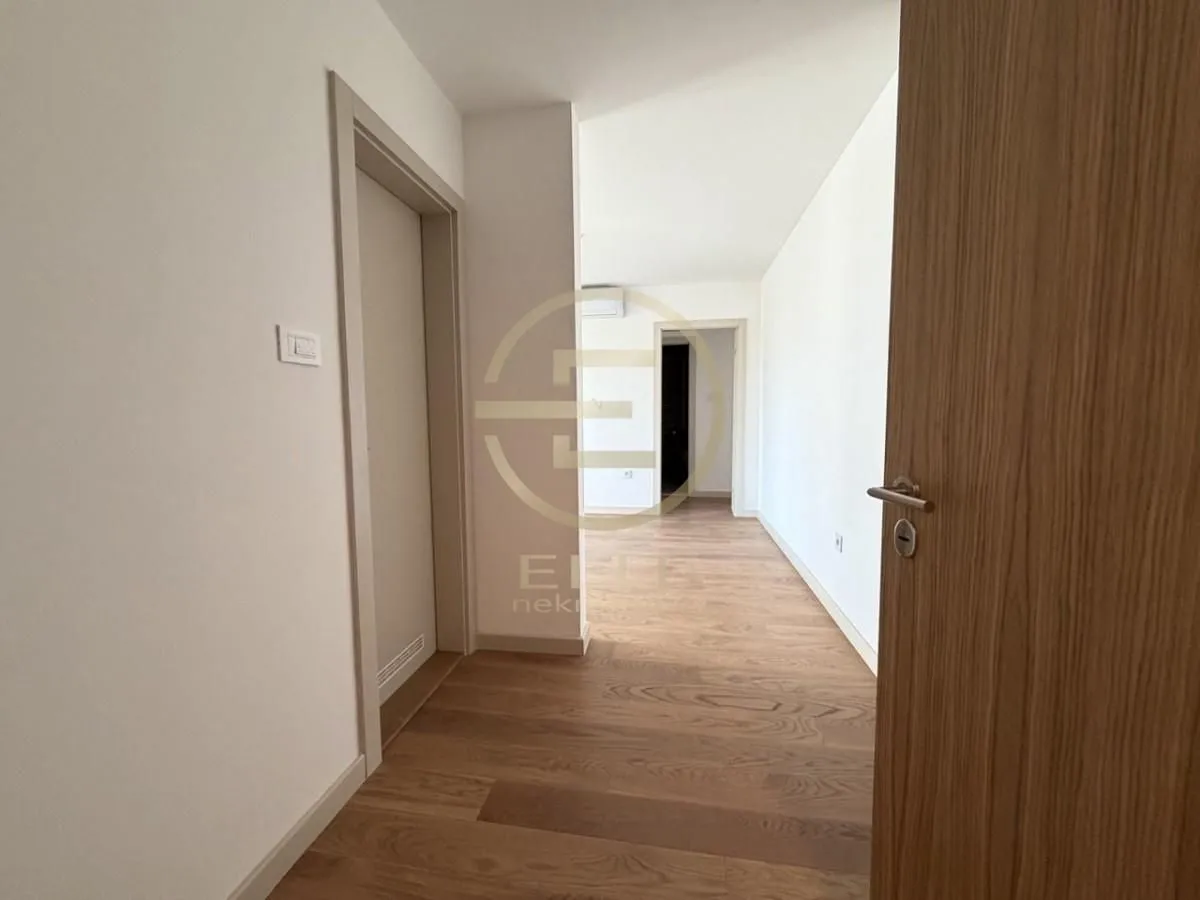 Prodaja, stan, 81m², Salajka, Novi Sad Sve Podlokacije
