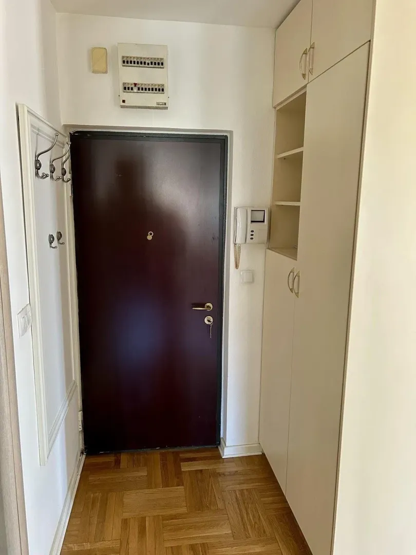 Izdavanje, jednosoban stan, 56m², Preko Morače, Podgorica