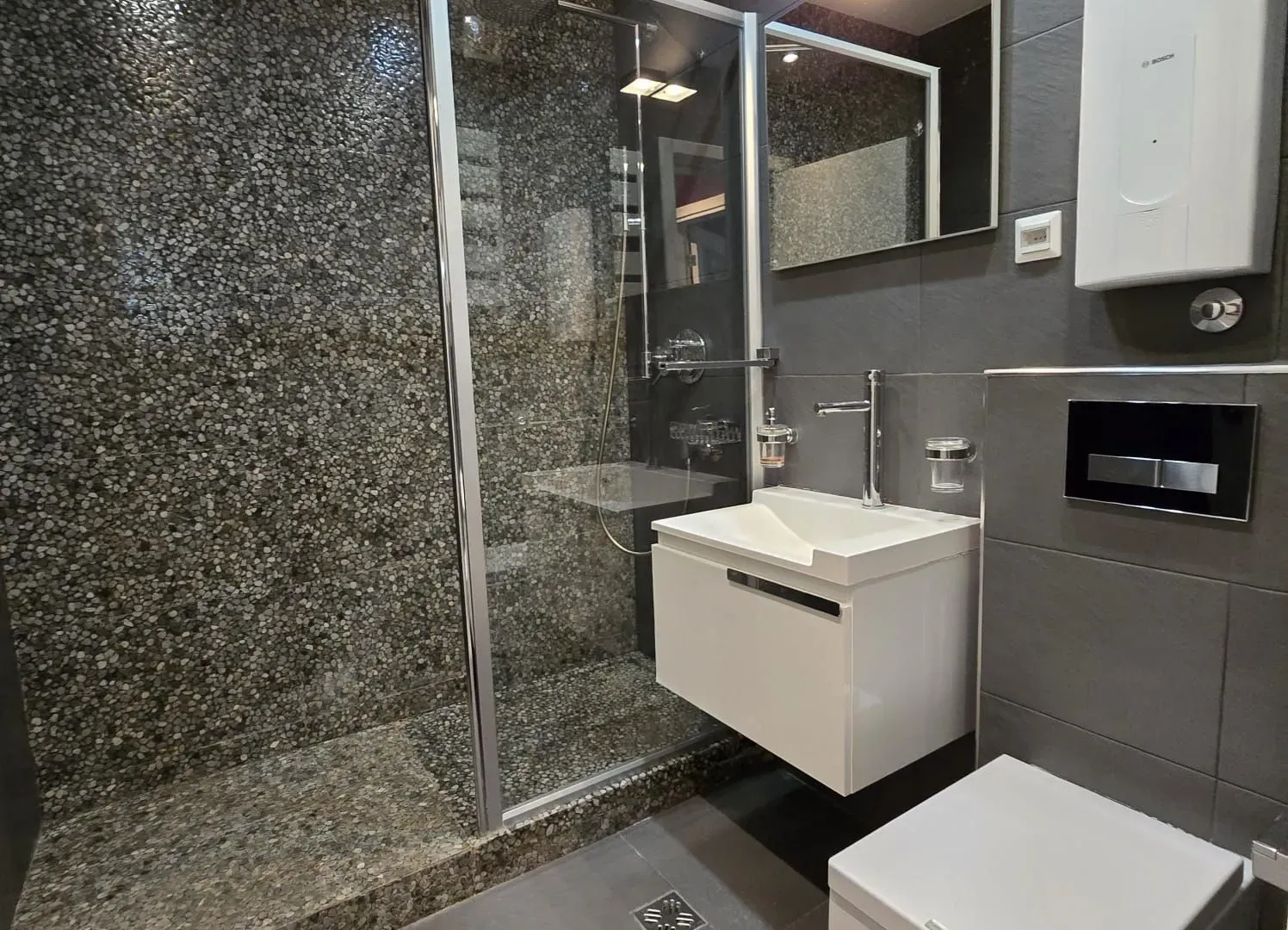 Izdavanje, trosoban stan, 140m², Preko Morače, Podgorica