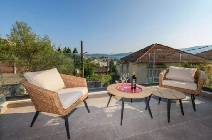 Rent, three bedroom apartment, 90m², Donja Lastva, Tivat