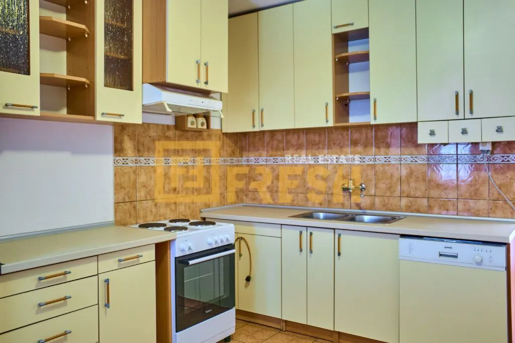 Izdavanje, dvosoban stan, 90m², Tološi, Podgorica