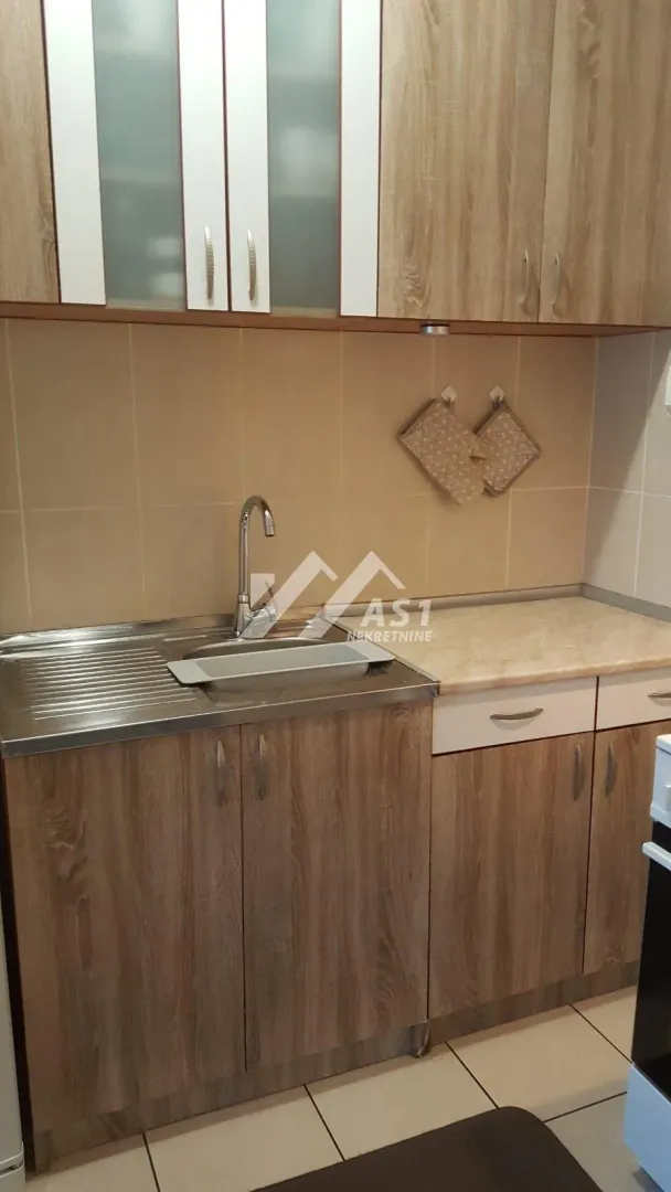 Izdavanje, jednosoban stan, 40m², Grbavica, Novi Sad Sve Podlokacije