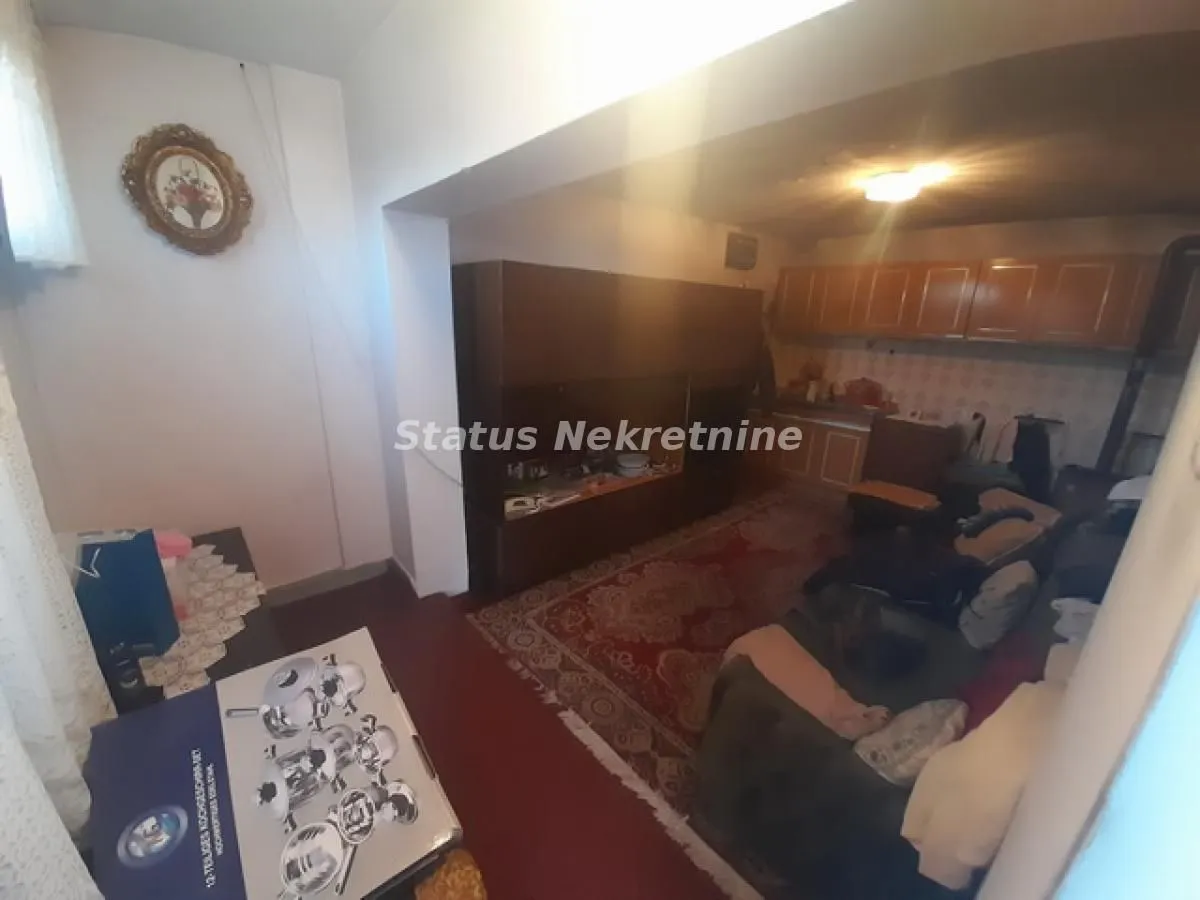 Prodaja, kuća, 180m², Centar, Inđija