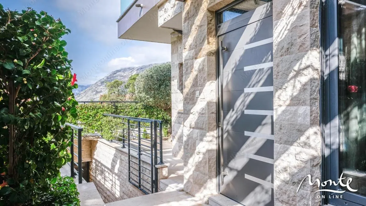 Sale, house, 210m², Dobrota, Kotor