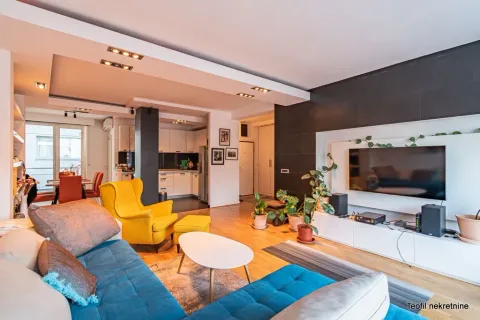 Izdavanje, četvorosoban stan, 107m², Vračar, Šid - image 4