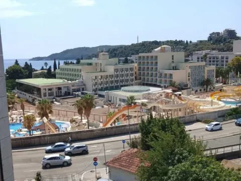 Sale, one bedroom apartment, 36m², Bečići, Budva - image 1