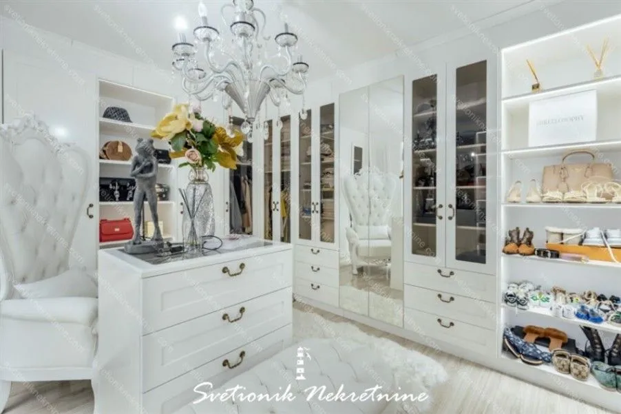 Prodaja, dvosoban stan, 180m², Savina, Herceg Novi