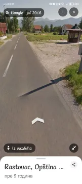 Pogled sa ulice na okolne kuće i prirodu. - image 3