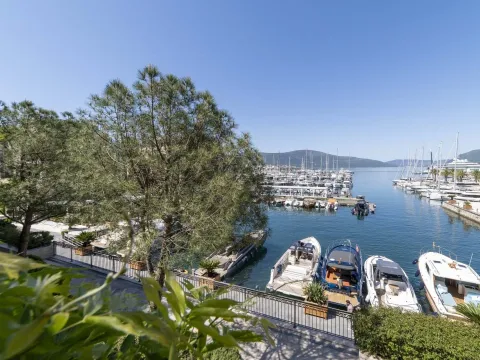 Prodaja, dvosoban stan, 138m², Tivat, Crna Gora - image 2