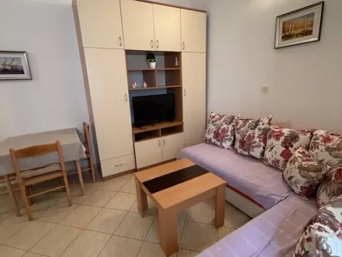 Izdavanje, kuća, 20m², Kotor, Crna Gora
