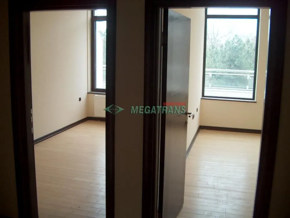 Izdavanje, četvorosoban stan, 170m², Novi Sad Sve Podlokacije, Novi Sad
