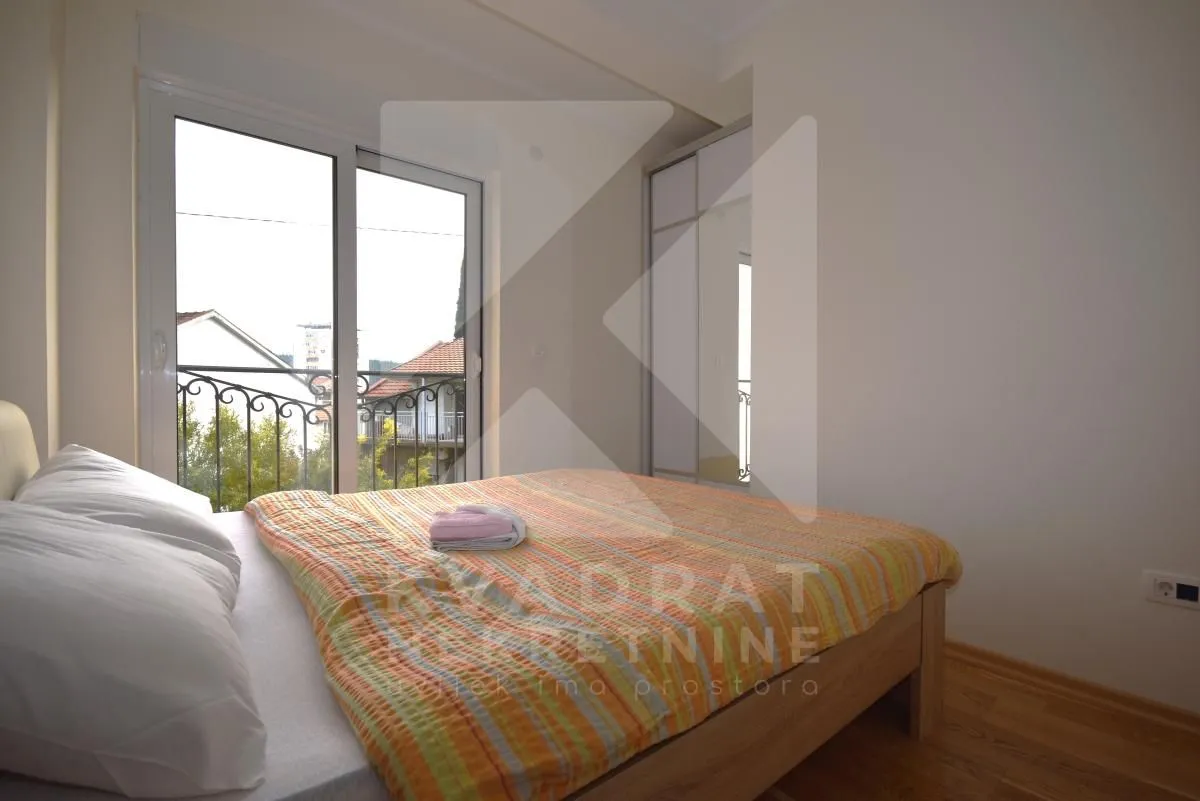 Izdavanje, dvosoban stan, 65m², Malo Brdo, Podgorica