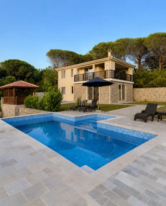 Rent, house, 200m², Krimovica, Kotor