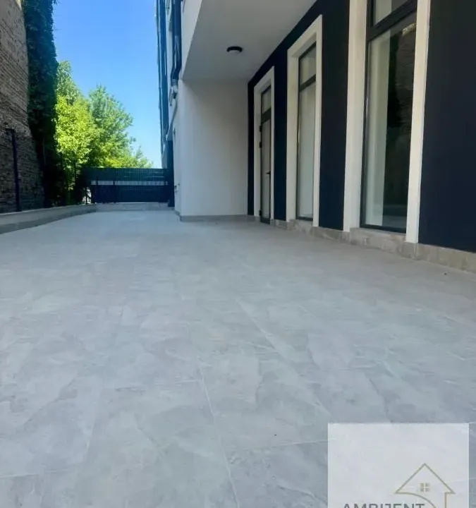 Izdavanje, poslovni prostor, 298m², Centar, Stara Pazova