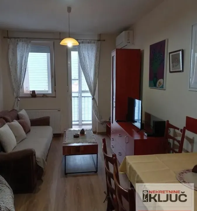 Rent, one bedroom apartment, 40m², Bulevar patrijarha Pavla, Novi Sad Sve Podlokacije
