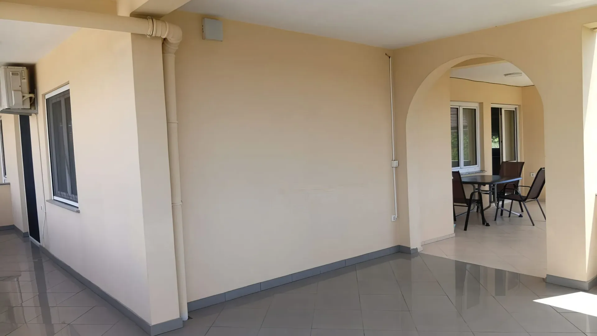 Izdavanje, dvosoban stan, 90m², Bar, Crna Gora