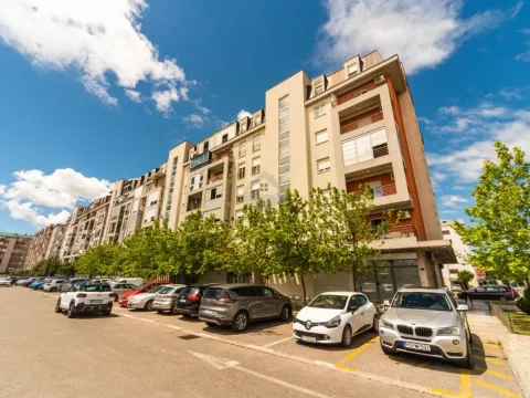 Prodaja, jednosoban stan, 48m², Stari Aerodrom, Podgorica - image 1