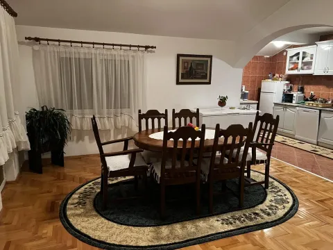 Izdavanje, četvorosoban stan, 150m², Stari Aerodrom, Podgorica - image 11