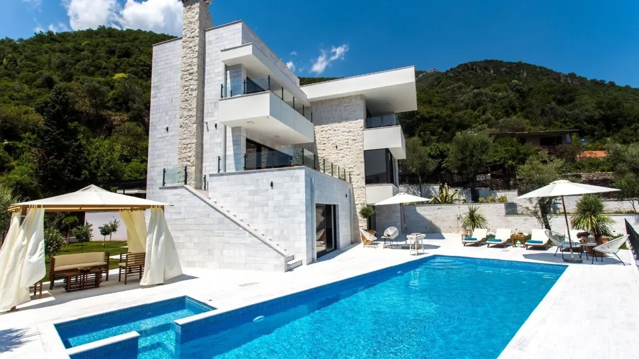 Sale, house, 360m², Đenovići, Herceg Novi