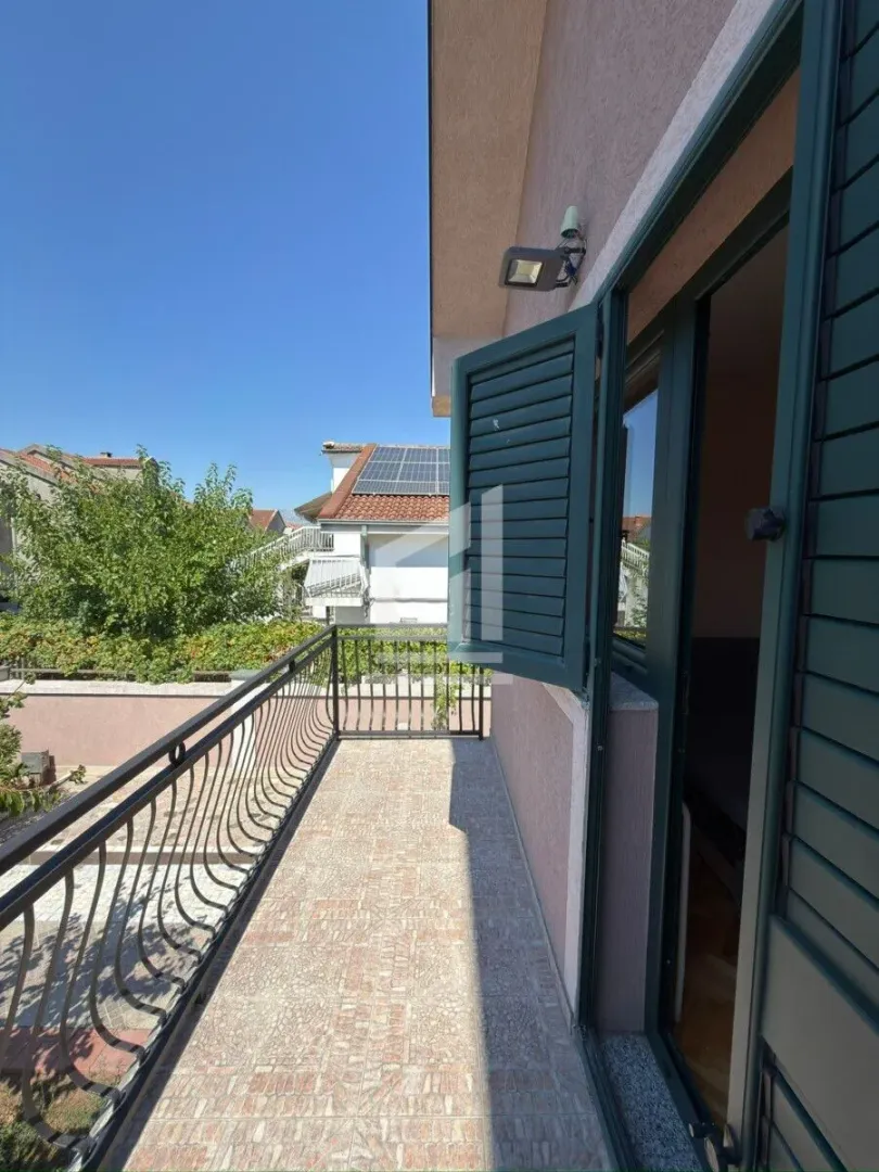 Rent, house, 220m², Stari Aerodrom, Podgorica
